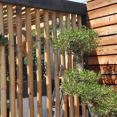 Carroubier بيت ضيافة 4*